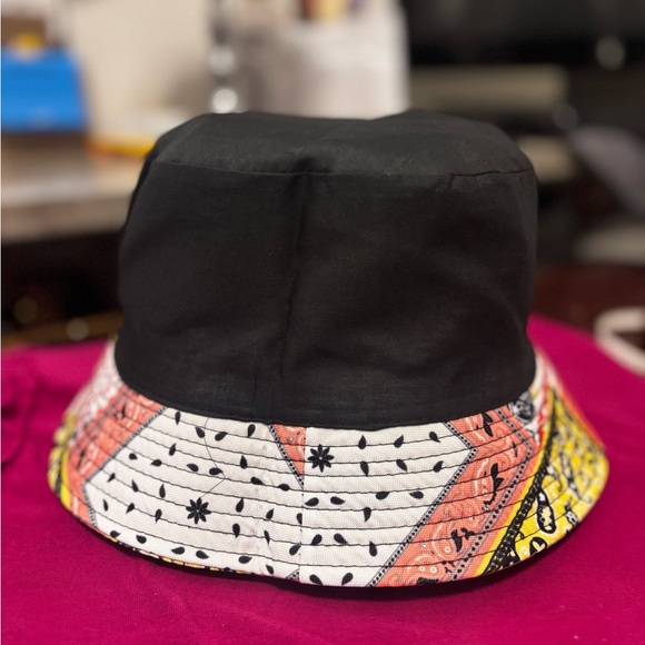 Bucket Hat- Reversable - Picture 4 of 6